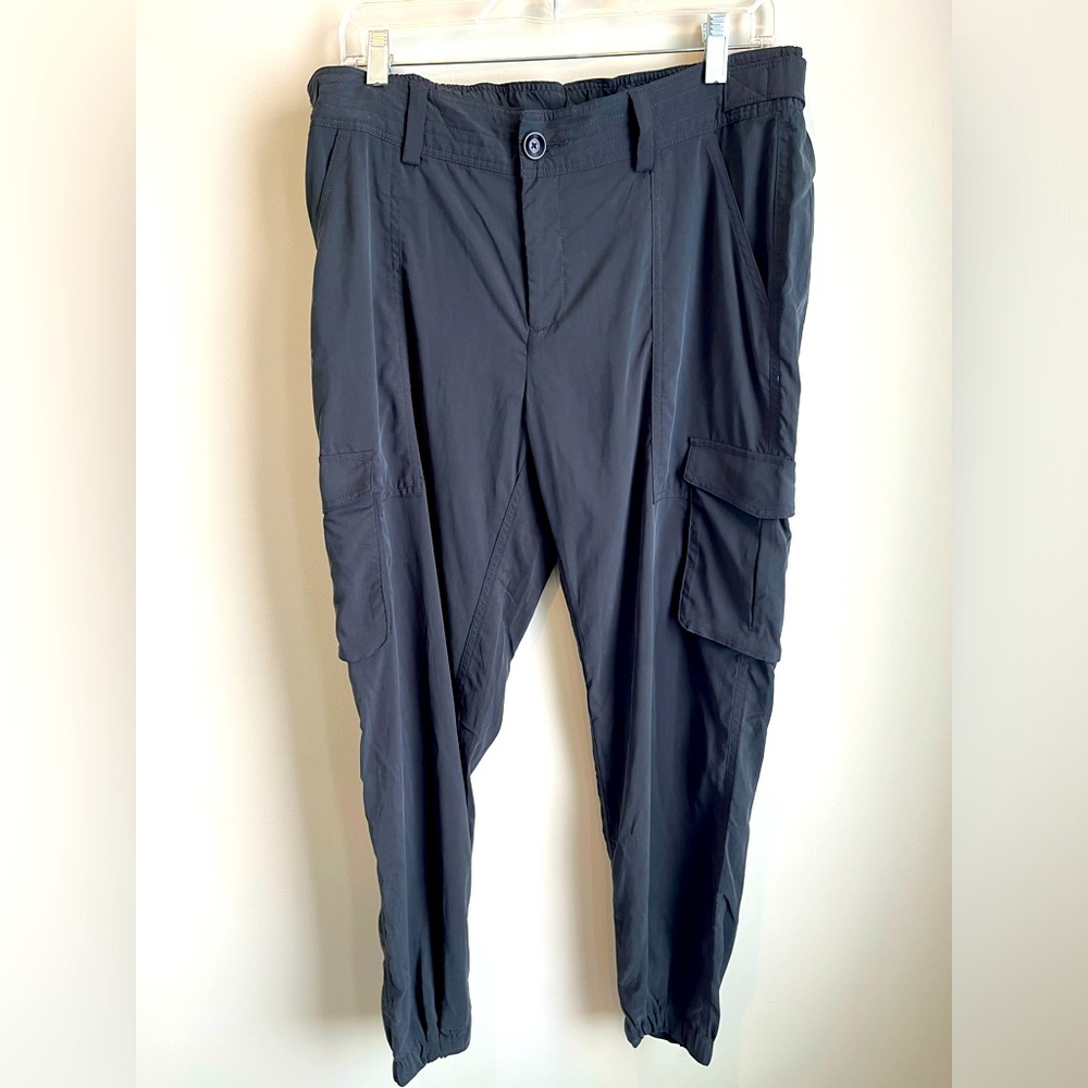 Under Armour NEW cargo pant with tags size medium